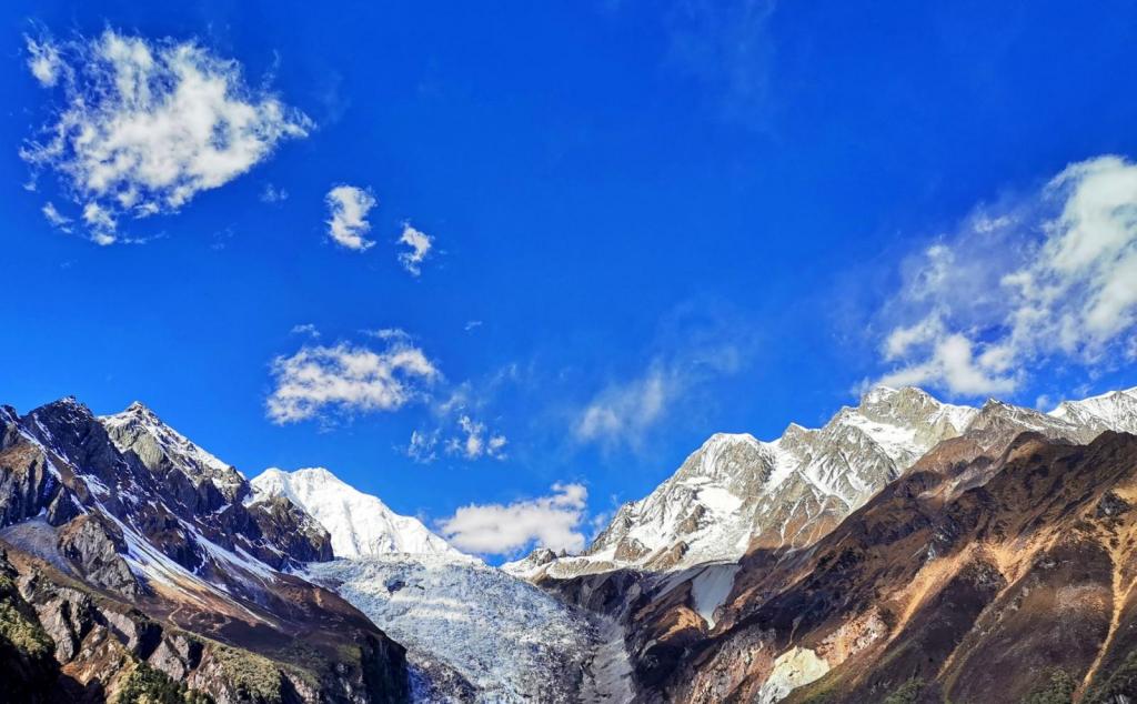 成都出發(fā)川西瀘定三日自駕游路書：千年冰川海螺溝-摩西古鎮(zhèn)-燕子溝三日自駕游